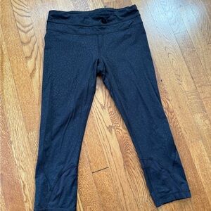 Women’s Lululemon Patterned Cropped Black Leggings